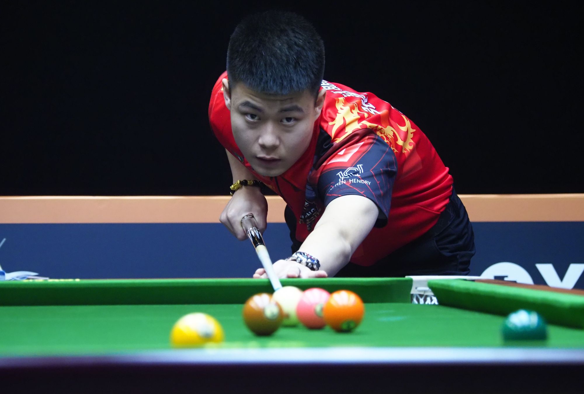 背景雄厚 背景雄厚