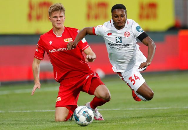 他在场上的 他在场上的