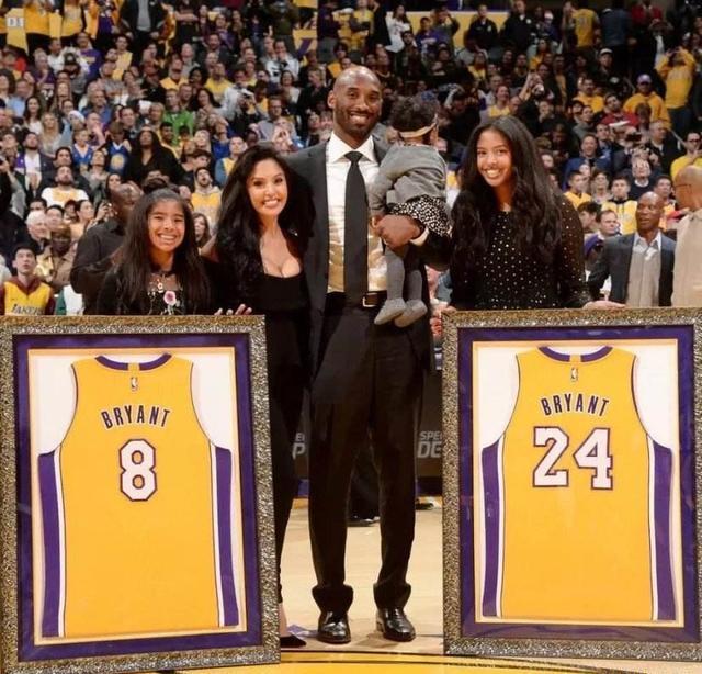 显示出他在 显示出他在